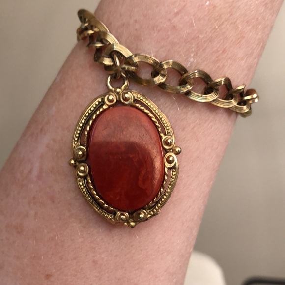 Antique Gold Chain Bracelet w/Faux Stone Cameo - Picture 9 of 16